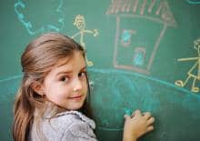 dziewczynka-przy-tablicy