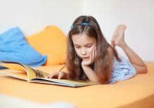 dziewczynka-czyta