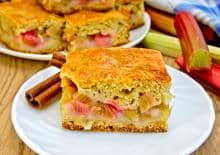 ciasto-drożdzowe-z-rabarbarem