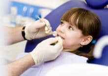 dziewczynka-na-fotelu