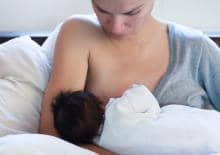 mama-karmiaca-niemowle