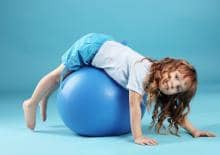 dziewczynka-na-pilce