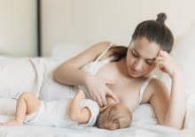 mama-karmiaca-piersia-niemowle