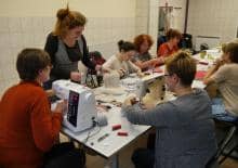 Fartuszek kuchenny z zapomnianych jeansów.