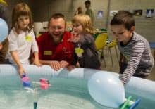 Dlaczego statki pływają?