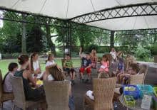 Co zniknęło z pałacu? Ogrodowe rodzinne podchody