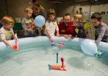 Dlaczego statki pływają? warsztaty familijne CNK