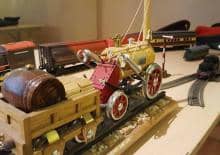 Stoi na stacji lokomotywa - pokaz dla dzieci o historii koleji