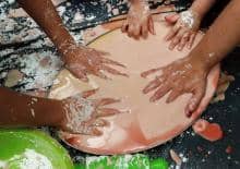 Sensofigle malowanie rączkami i stópkami