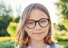 Dziecko nie chce nosić okularów - jak je zachęcić?